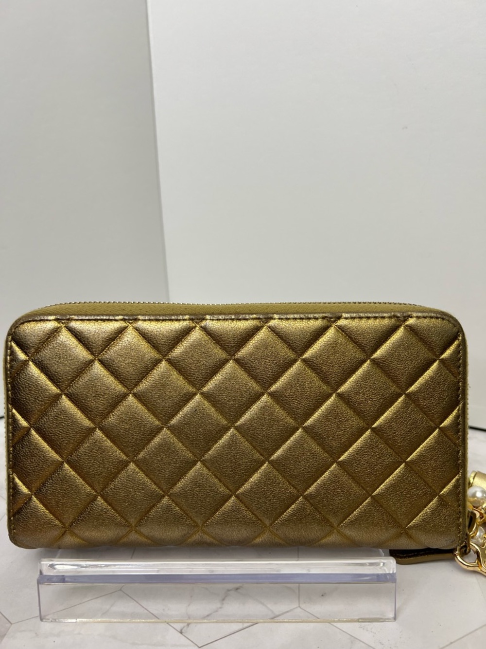CHANEL Metallic Gold Quilted Zip Wallet - Picture 3 of 6